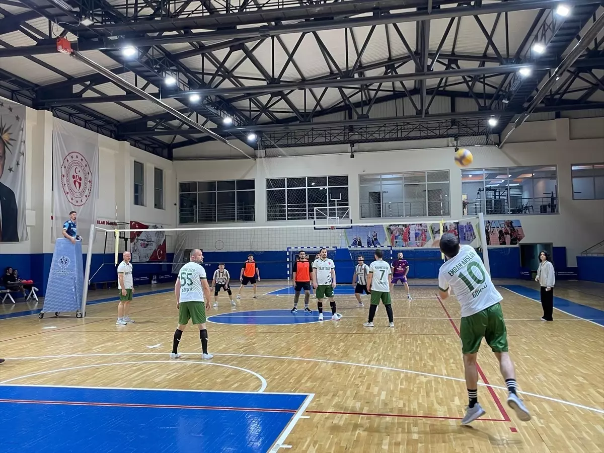 Salıpazarı’nda Cumhuriyet Bayramı Voleybol Turnuvası Heyecanı Başladı