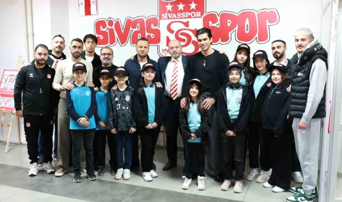 Sivasspor futbolcuları, öğrencilere destek