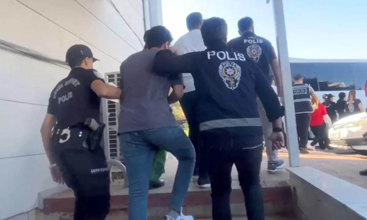 Sosyal Medya Dolandırıcılığına Darbe Vuran Polis Ekipleri 10 Zanlıyı Gözaltına Aldı