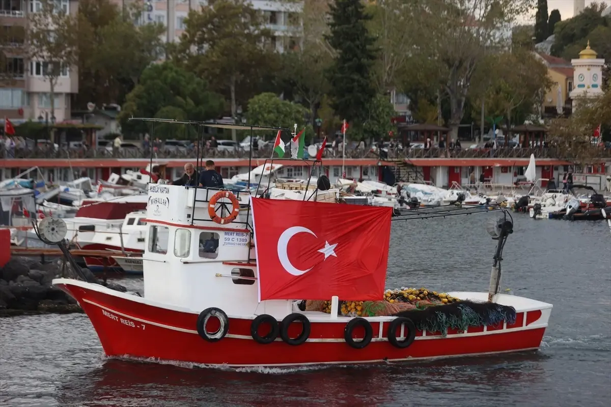 Tekirdağ’da Filistin Desteği için Denizden ve Kara’dan Protokol Gösterisi