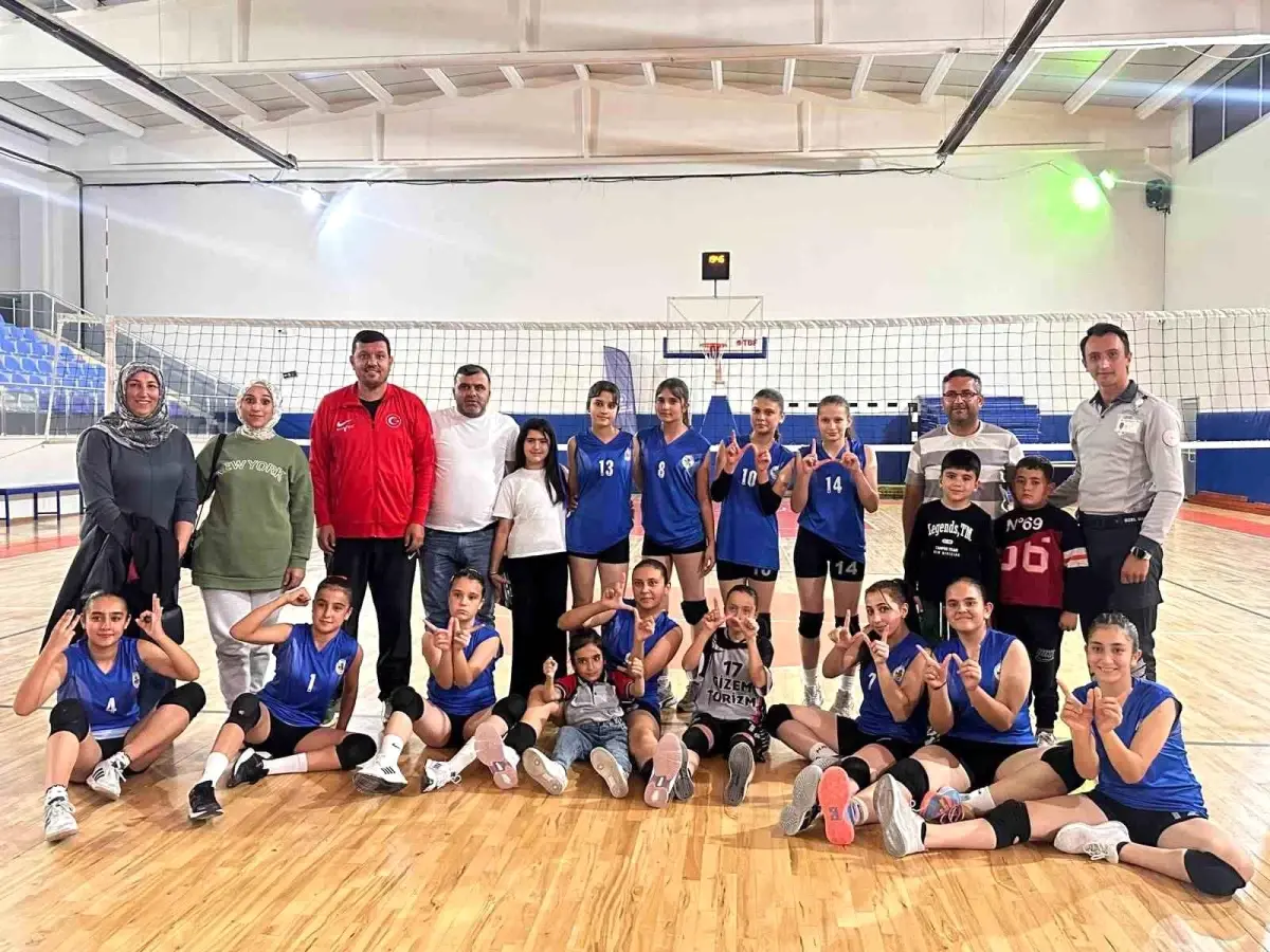 Tomarza Belediyespor Kız Voleybol Takımı Kritik Maçtan Zaferle Ayrıldı