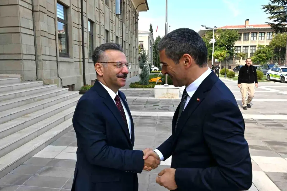 Uşak Valisi Dr. Naci Aktaş’tan Eskişehir Valisi Hüseyin Aksoy’a Samimi Ziyaret
