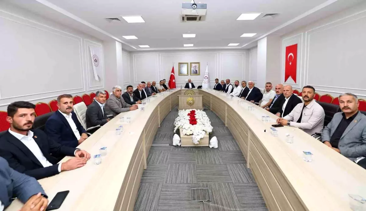 Vali Osman Varol ve Muhtarlarla Köy İhtiyaçları Toplantısı