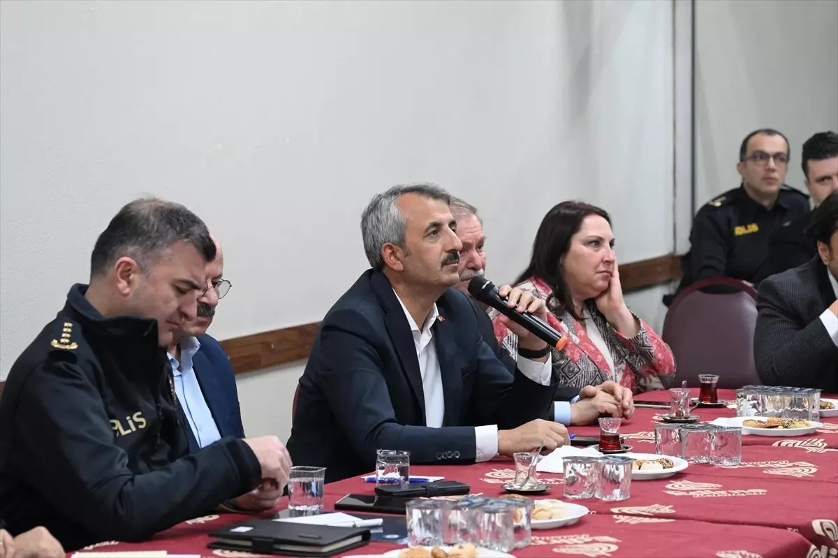 Vali Yunus Sezer Mahalle Buluşmalarıyla Vatandaşlarla Yakından İletişimde
