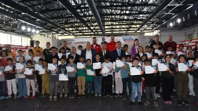 Adana’da Yüzme Kurslarını Tamamlayan Öğrencilere Sertifika Töreni