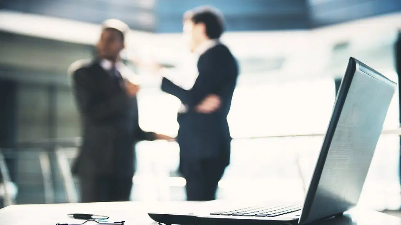 Alman İşgücü Piyasasında Endişe Verici Gelişmeler ve Uzman Öngörüleri