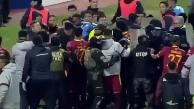 Bolivya Kupası Çeyrek Finalinde Skandal Yaşandı: Sahada Kavga ve Kırmızı Kartlar