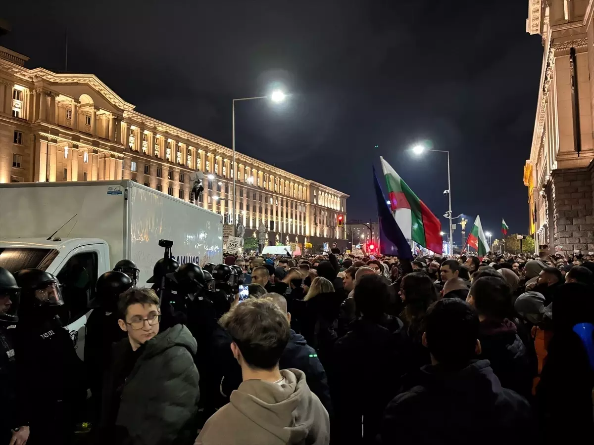 Bulgaristan’da Hükümetin Yeni Bütçe Tasarısına Büyük Gösteri