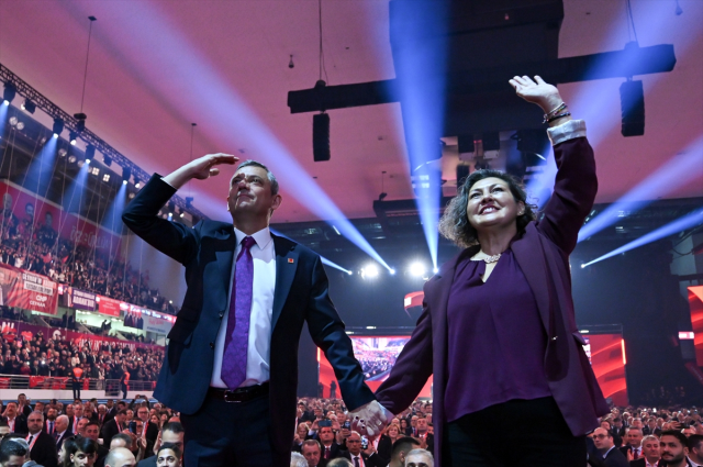 CHP Kurultayında Özgür Özel'in Konuşması ve Siyasi Gündem