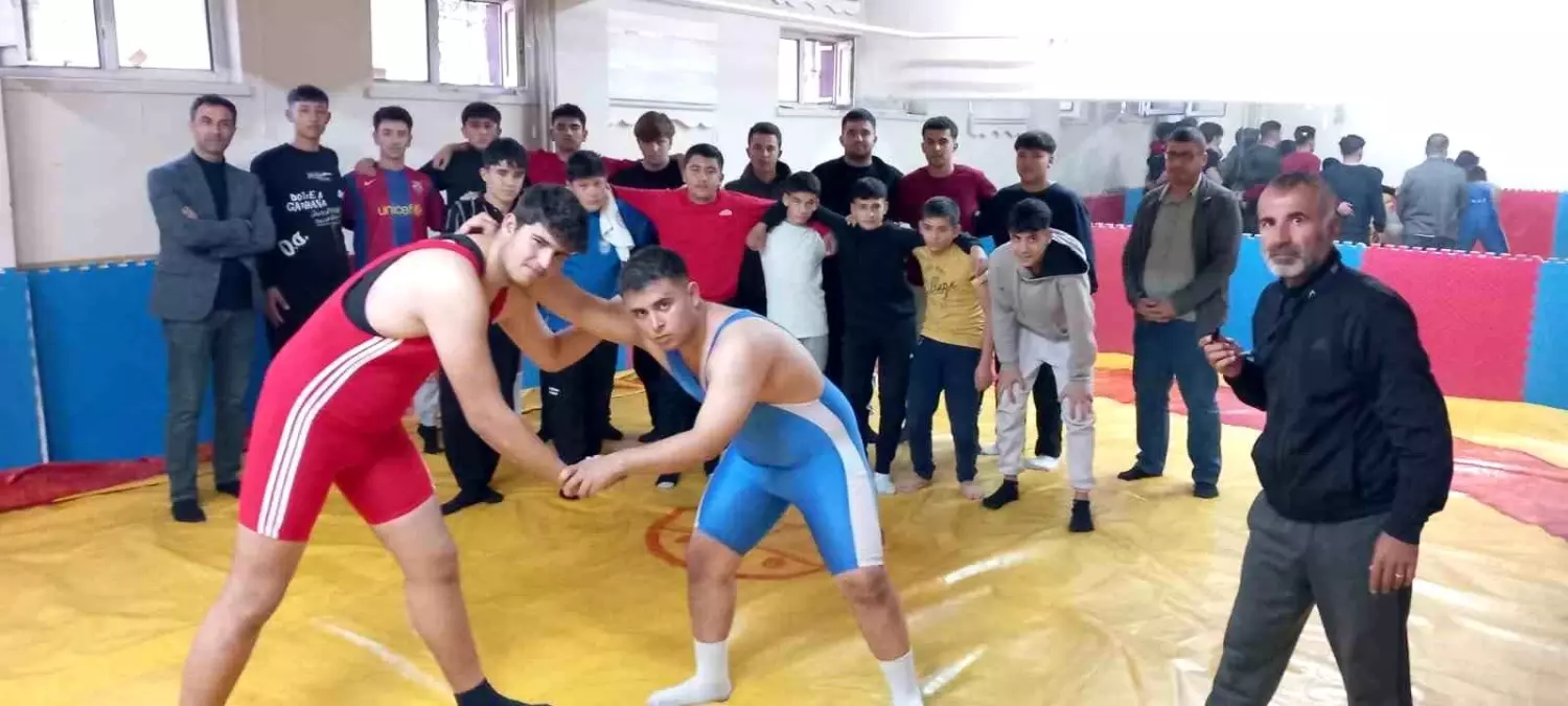 Develi Liseleri Arası Güreş Turnuvasında Başarı Dolu Anlar