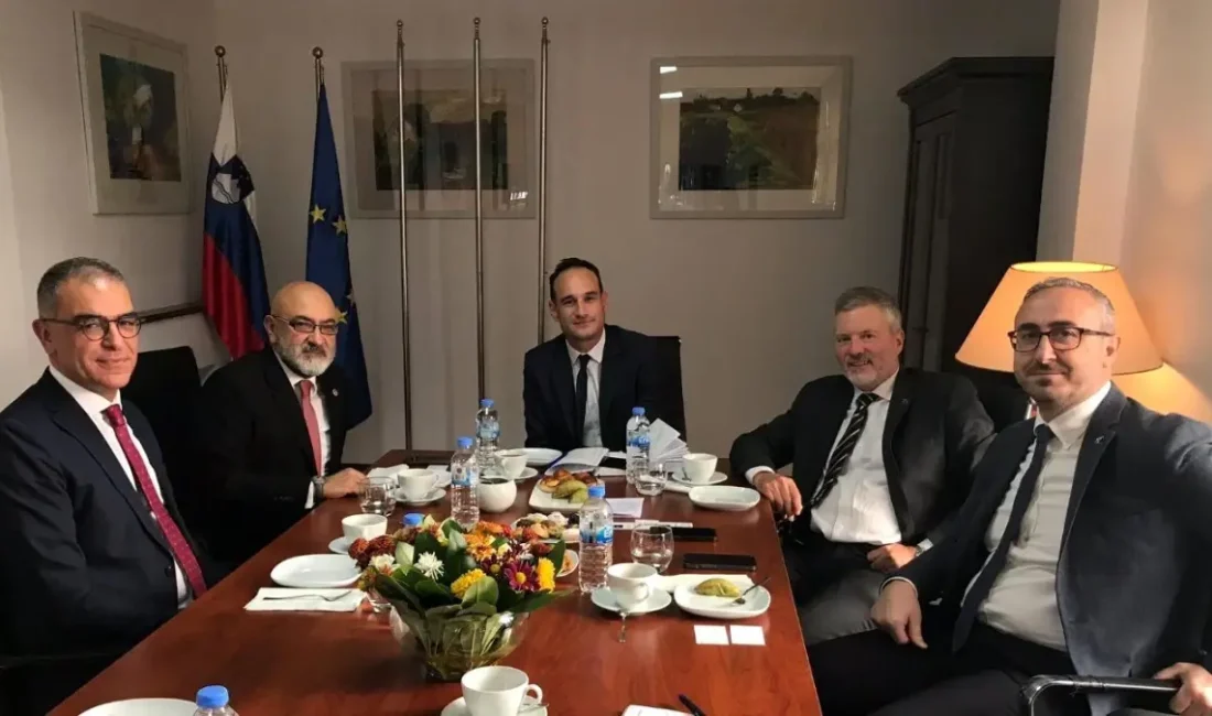 Erciyes'te geleneksel diplomatik kayak