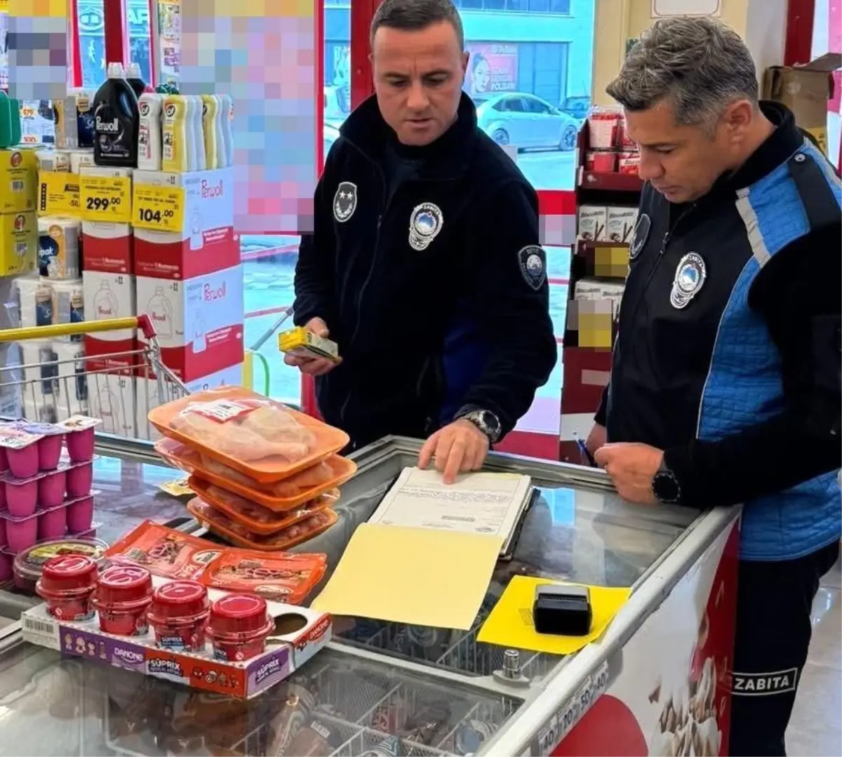 Ezine’de Market Denetimleri: Yüklü Ceza ve Sağlıksız Ürünler İmhası