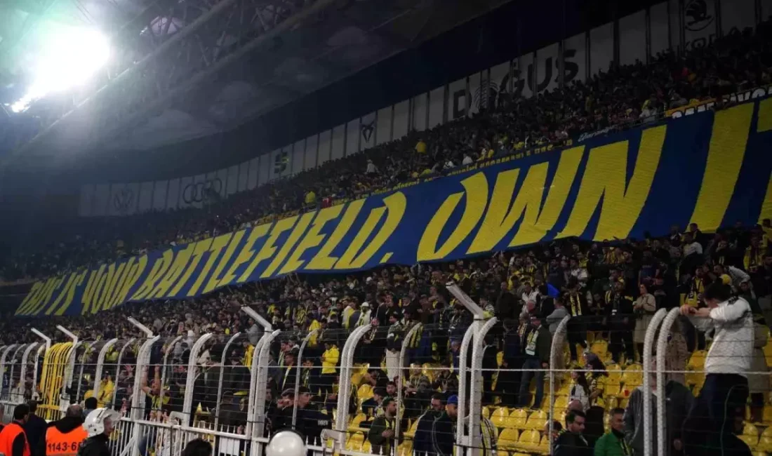 Fenerbahçe-Ferencvaros maçının ardından pankartla