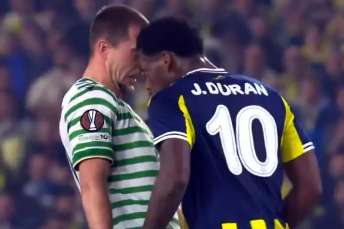 Fenerbahçe ve Ferencvaros Maçında Jhon Duran’ın Kırmızı Kart Gelişigüzel Anlatım