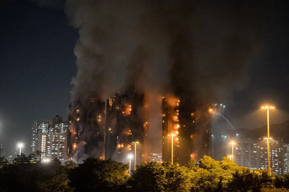 Hong Kong’da Büyük Yangın: Binlerce Kişi Tahliye Edildi