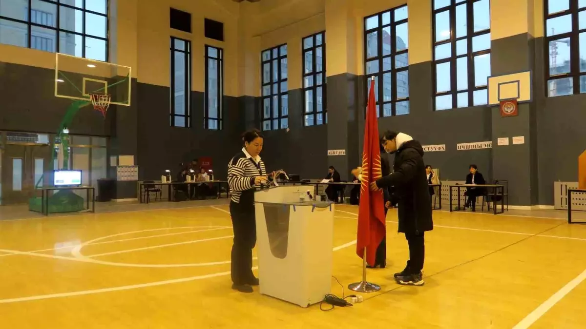 Kırgızistan’da Milletvekili Seçimleri Başladı ve Seçmenler Sandık Başına Gidiyor