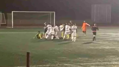 Kocaeli’deki Amatör Maçta Saha Karıştı: Futbolcular ve Tribünler Arasında Çılgın Anlar