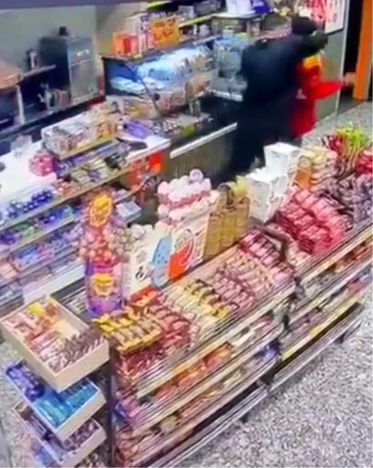 Kocaeli’nde Benzinlikte Olaylı Anlar Güvenlik Kamerasına Yansıdı