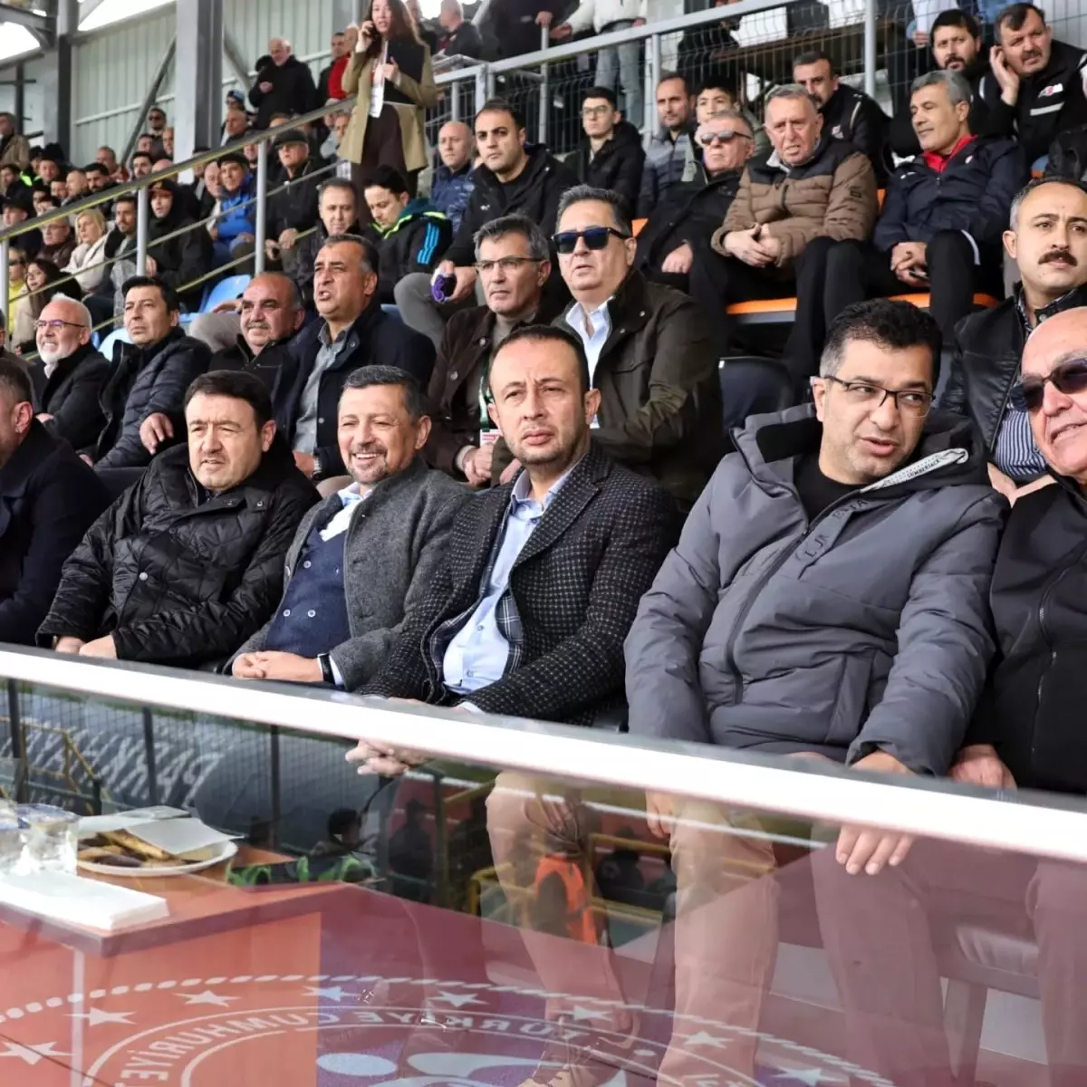 Kütahya Protokolü Dumlupınar Stadı’nda Coşkulu Destekle Takımın Yanında Oldu