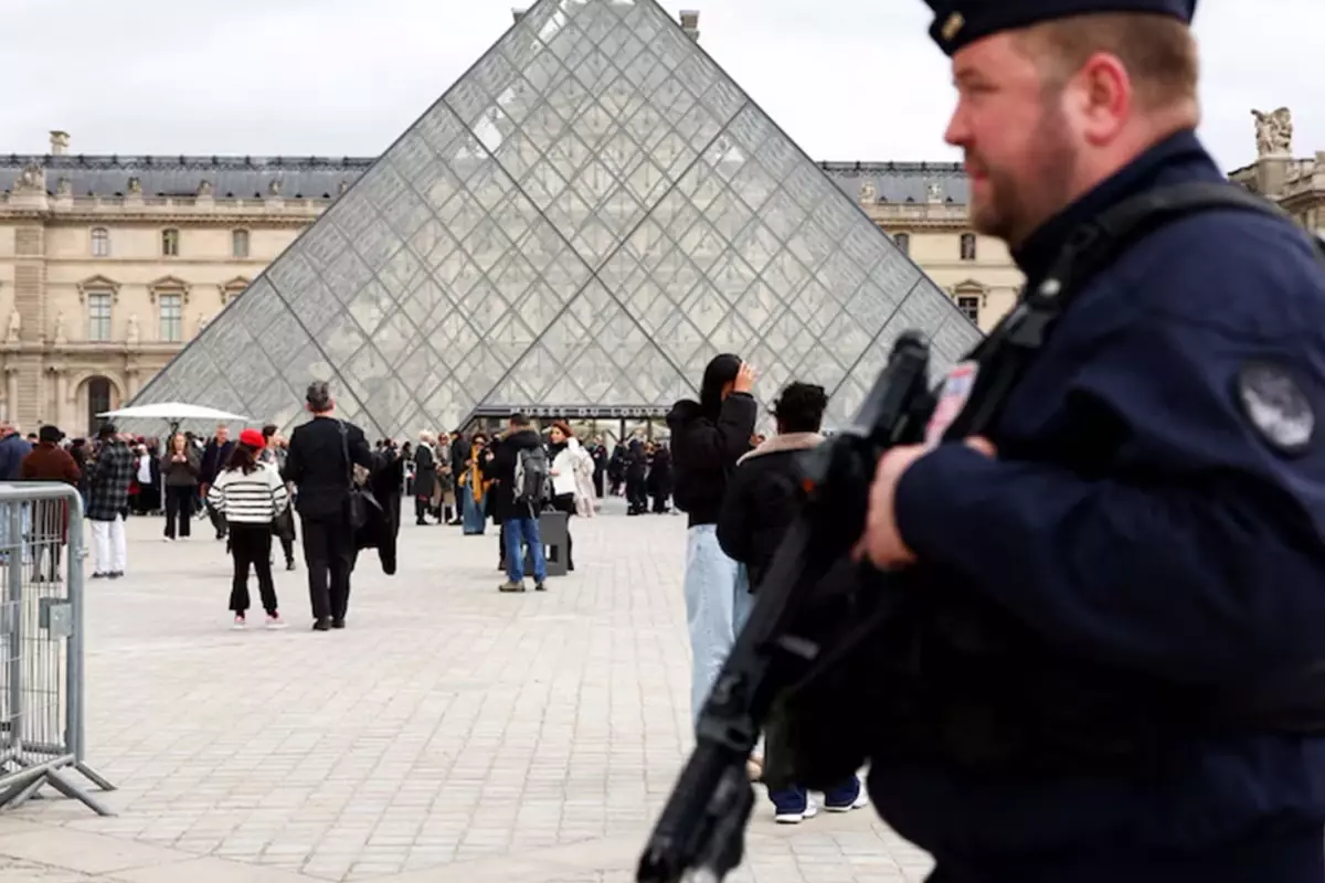 Louvre Müzesi Soygunundan Kalan Şüpheli Son Tutuklama ve Güncel Durumlar