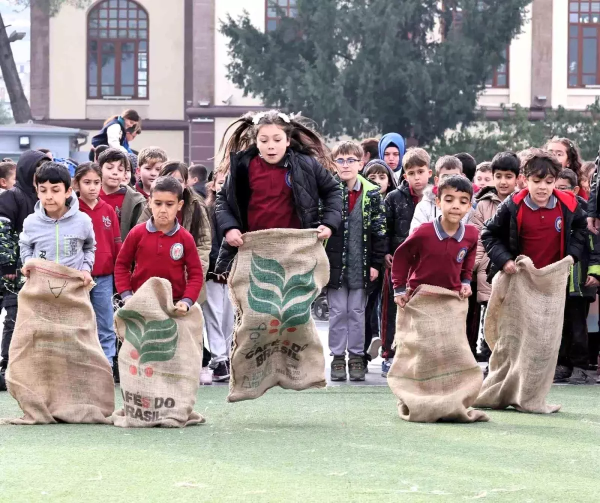 Manisa’da Geleneksel Oyunlar Tırıyla Nesiller Arası Bağlar Güçleniyor
