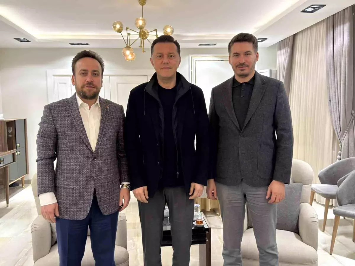 Nebi Hatipoğlu’ndan Yeni İlçe Başkanlarına Dayanışma Ziyareti ve Odunpazarı ile Tepebaşı’nda Devir Teslim Heyecanı