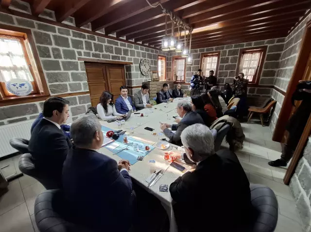 Siyasi Birlik ve Meydan Okuma