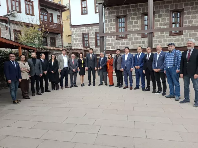 Siyasi Birlik ve Meydan Okuma