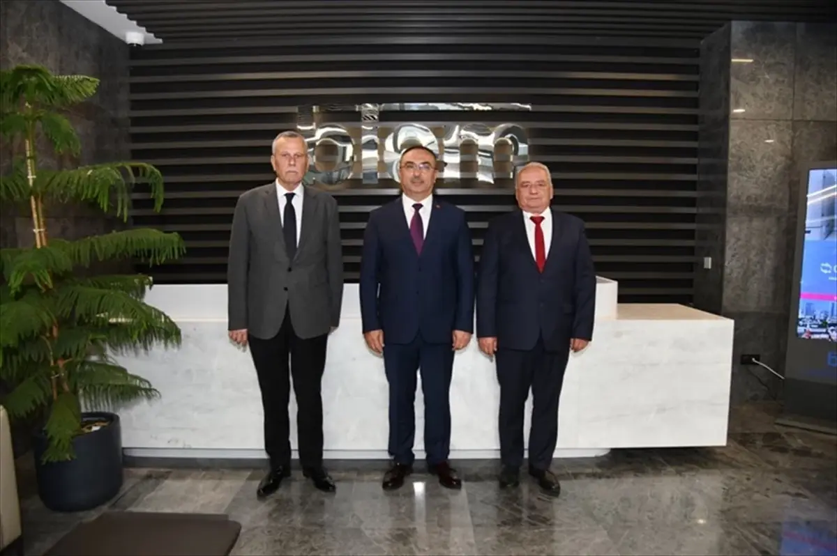 Vali Recep Soytürk, Çerkezköy’deki İlaç Fabrikası Ziyaretinde Çeşitli Bilgiler Aldı