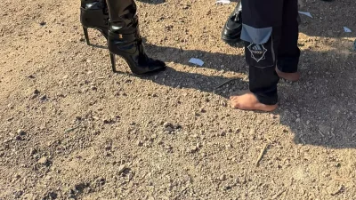 Adana’daki Sosyal Ziyaret Tartışma Yarattı: Lüks Çizmeler ve Çocuklar