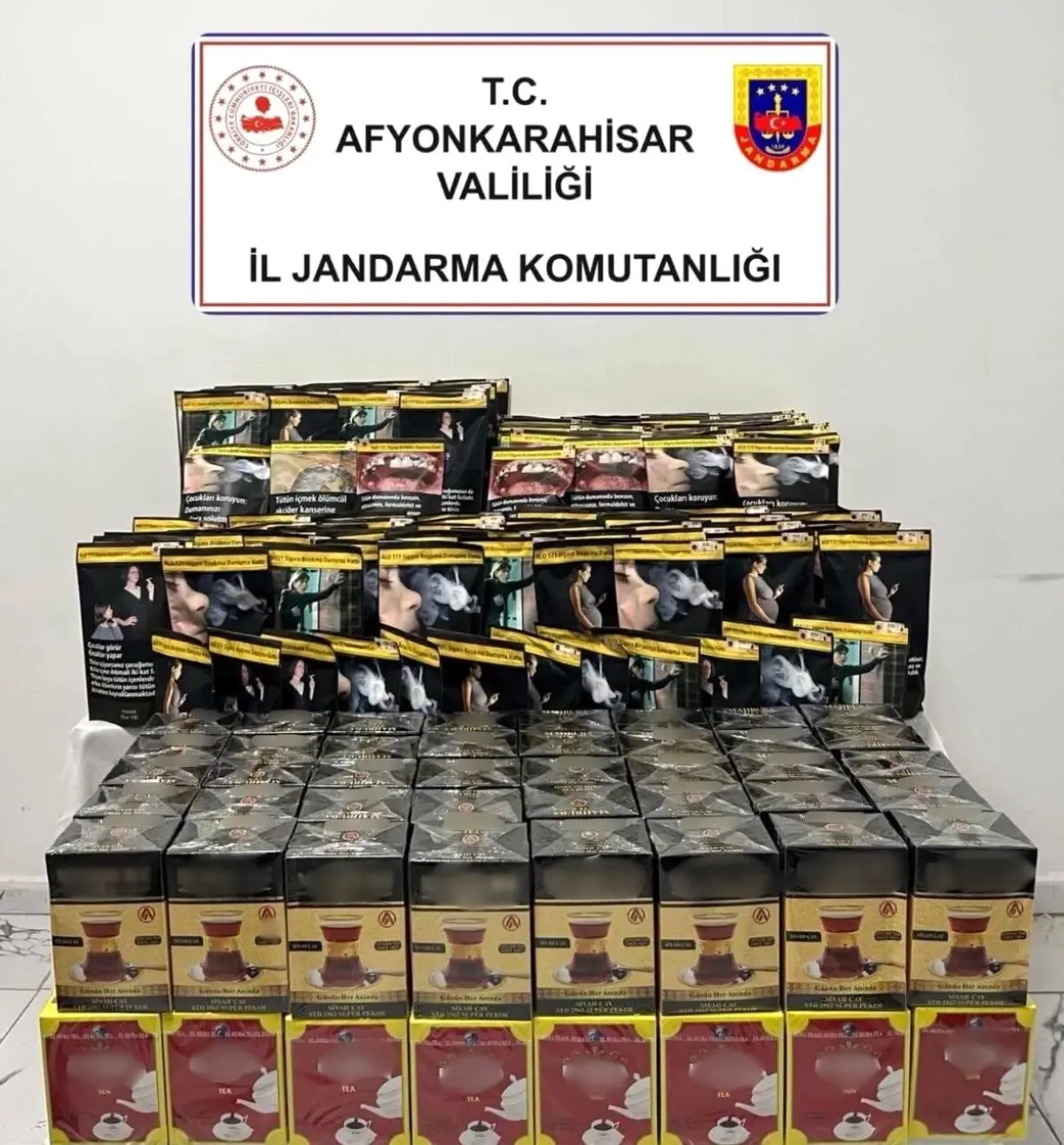 Afyonkarahisar’da Jandarma Ekiplerinden Kaçak Tütün ve Çay Operasyonu