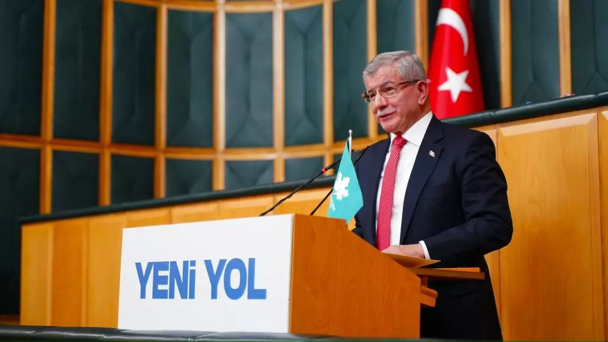 Ahmet Davutoğlu’ndan Asgari Ücret ve Siyasi Tartışmalara Çarpıcı Noktalar