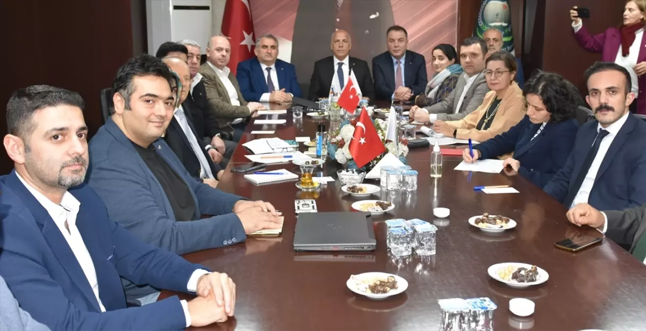 Artvin’de Bal Üretimini Güçlendirme Toplantısı Gerçekleştirildi