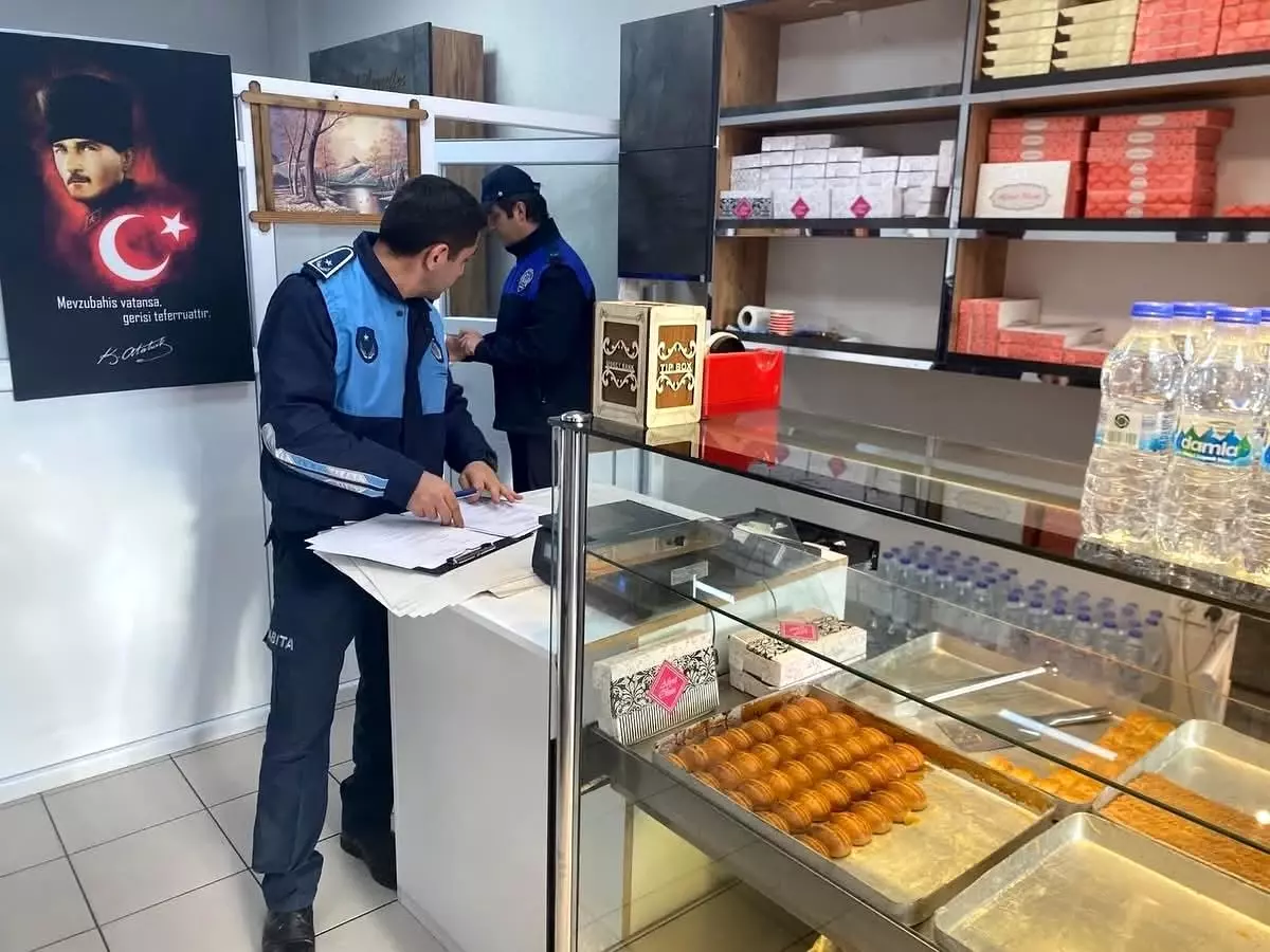 Babaeski’de Tatlı Üretim ve Satış Noktalarında Hijyen Denetimleri Sürüyor