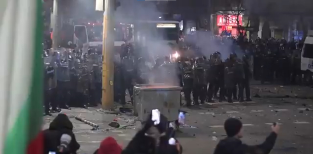 Bulgaristan'daki Protestolarda Gözaltı Sayısı 71'e Yükseldi ve Bütçe Geri Çekildi