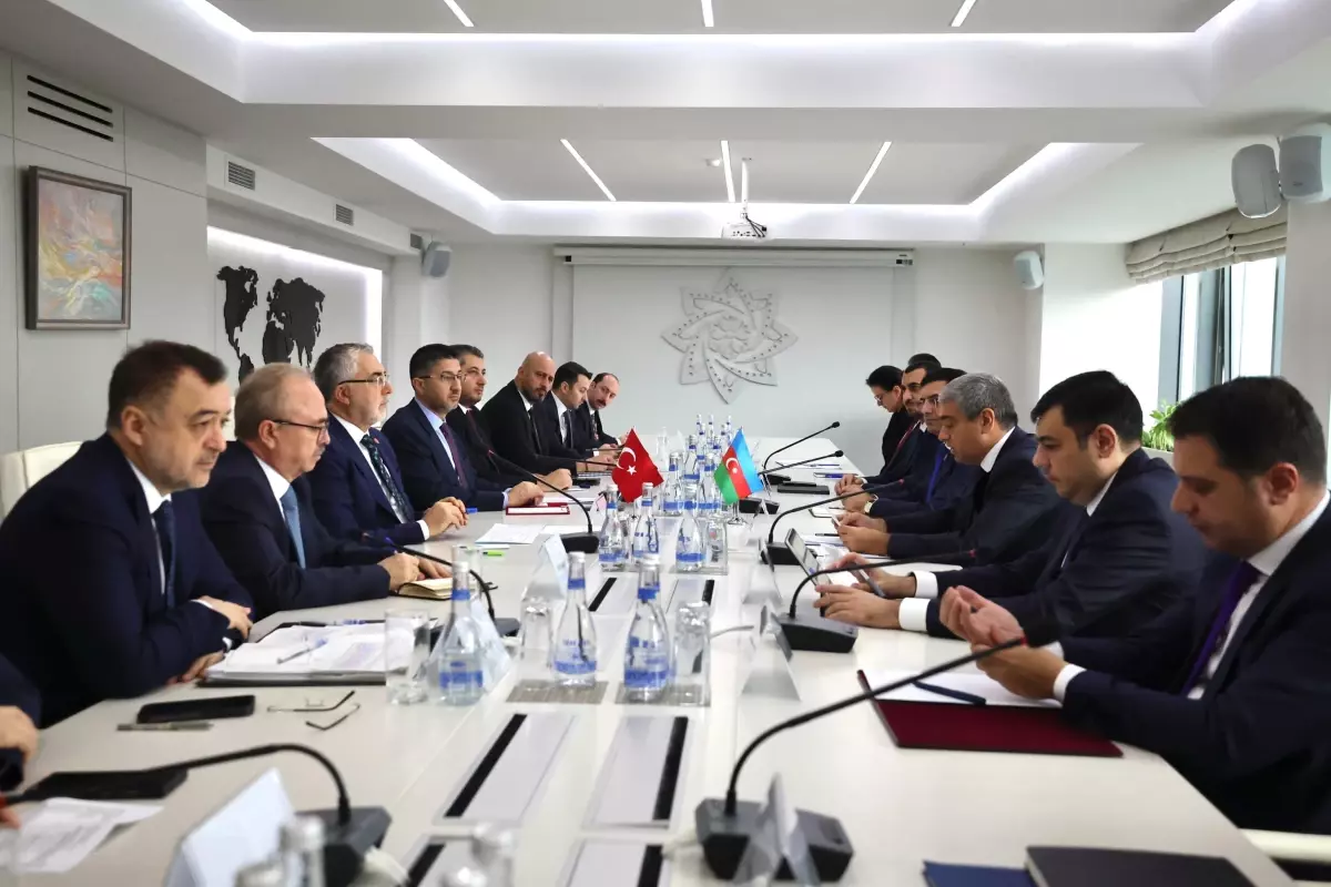 Çalışma ve Sosyal Güvenlik Bakanı Vedat Işıkhan ile Azerbaycan Bakanı Anar Aliyev’in Verimli Görüşmesi