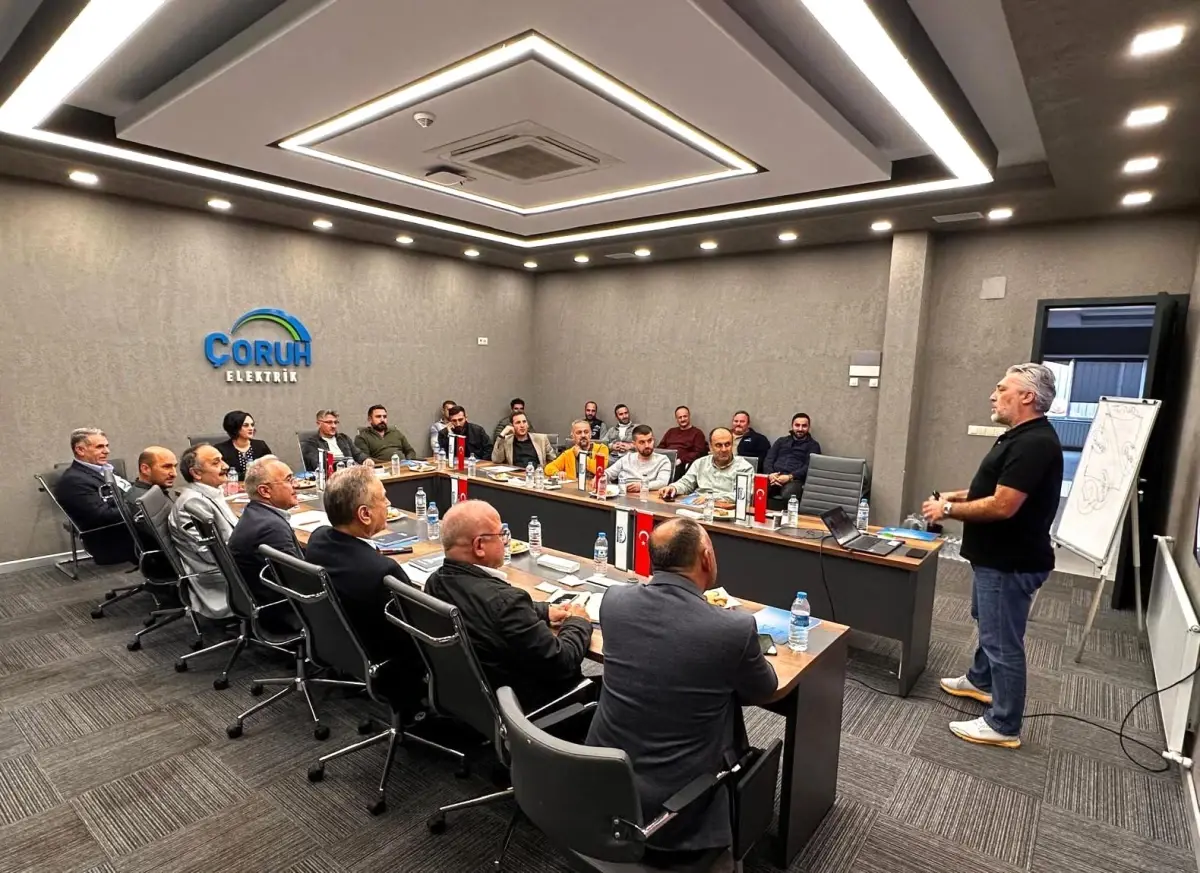 Çoruh EDAŞ’tan İlçe Yöneticilerine Etkili İletişim ve Beden Dili Eğitimleri