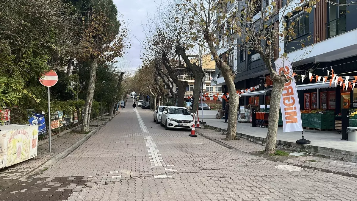 Darıca’da Temizlik Görevlisinin Şaşırtıcı Bulgusu: 60 Bin Dolarlık Para Polise Teslim Edildi