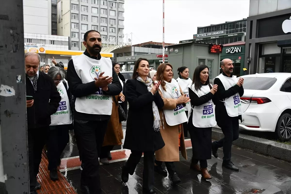 DEM Parti Eş Genel Başkanı Tülay Hatimoğulları Batman’da Ekonomik Eylemde Katıldı