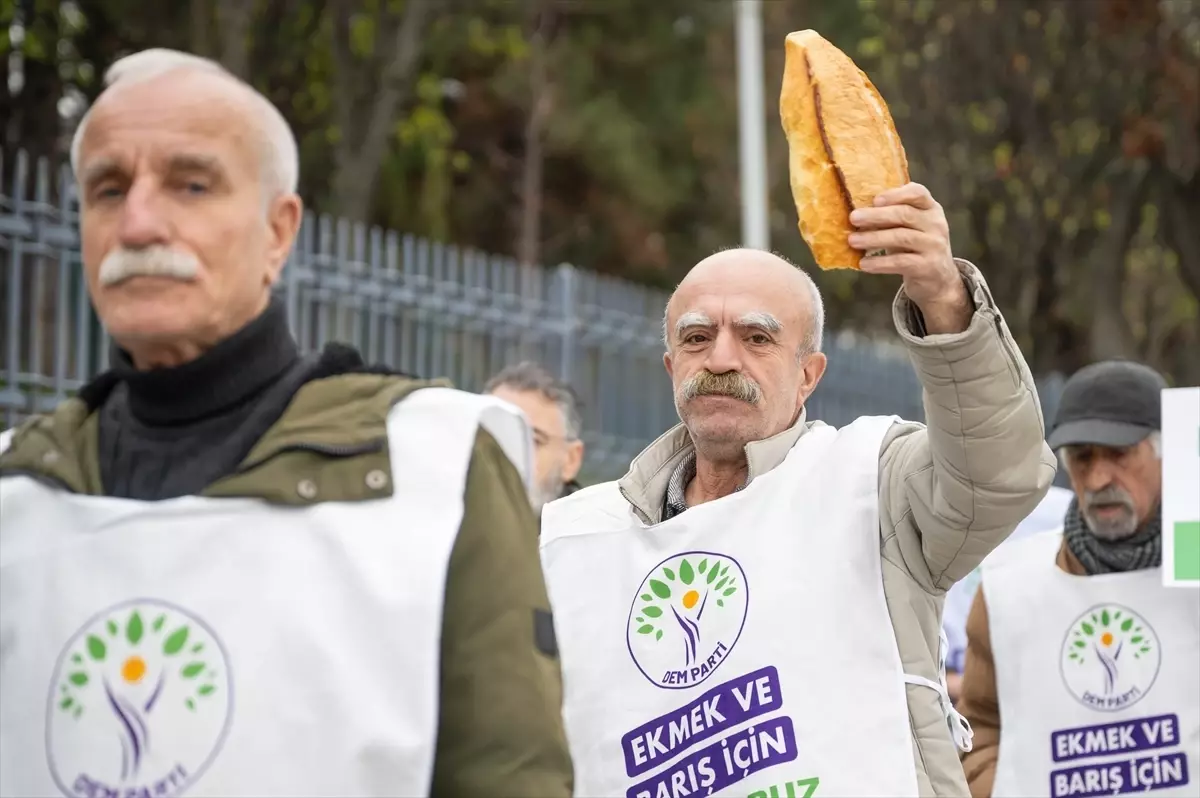DËM Parti Eş Genel Başkanlarıyla Ekmek ve Barış Yürüyüşü Gerçekleştirildi