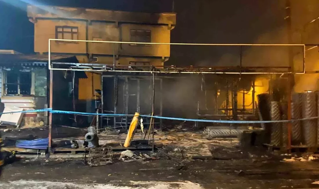 Dicle'de Hırdavat Dükkanında Büyük