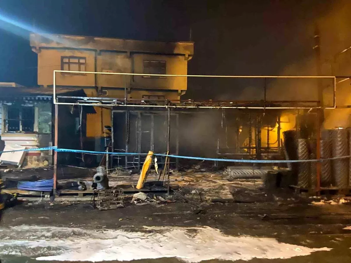 Dicle’de Hırdavat Dükkanında Büyük Yangın Felaketi