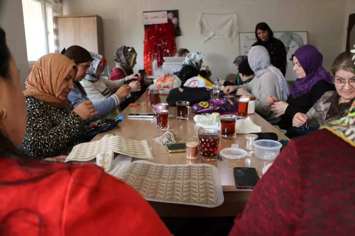 Diyarbakır’da Geleneksel Tel Kırma Sanatıyla Kadınların El Ezmesi Ürünleri Popülerlik Kazanıyor