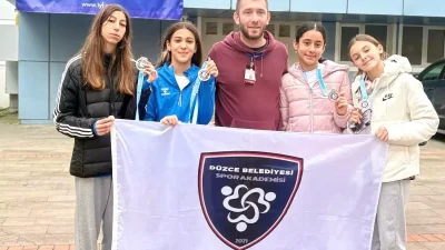 Düzce Belediyesi Spor Akademisi Yüzme Takımı Türkiye Finalinde Büyük Başarılar Elde Etti