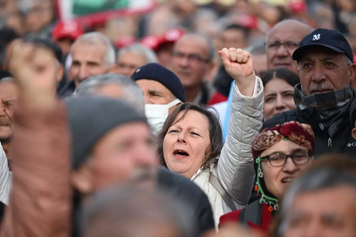 Emek ve Adalet İçin Güç Birliği: CHP Lideri Özgür Özel’den Bütçe ve Hak Mücadelesi Vurgusu