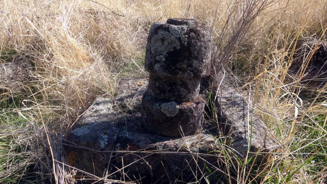 Erciş'teki Tarihi Mezarlık Definecilerin Tahribatına Uğradı