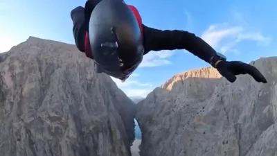 Erzincan Kemaliye’de Adrenalin Dolu Base Jump Gösterisi