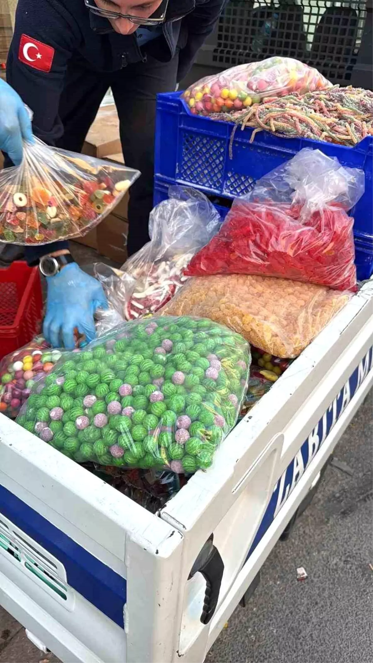 Esenyurt’ta Sağlıksız Şekerleme Üretimine Operasyon: 9.4 Ton Ürün Imha Edildi