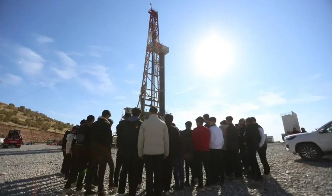 Gençlerle enerjinin geleceğine odaklanan