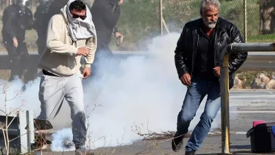 Girit’te Çiftçiler Pisti İşgal Etti: Havalimanı Uçuşlara Kapatıldı